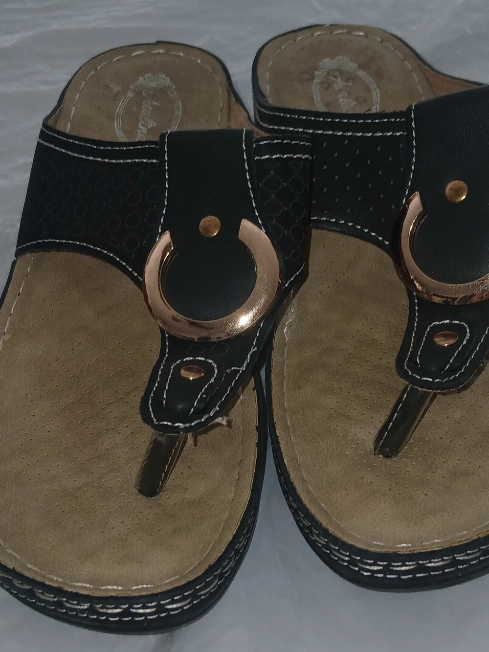 Source Unknown Black Sandals with Gold Accent Ring